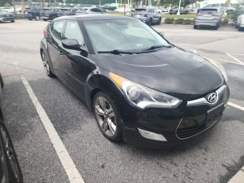 Used 2014 Hyundai Veloster w/ Technology Package 03 FWD image 9