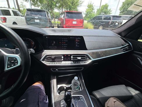 Used 2022 BMW X7 xDrive40i w/ M Sport Package AWD/4WD image 8