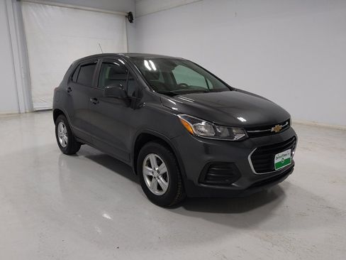 Used 2020 Chevrolet Trax LS w/ Tint and Cruise Package AWD/4WD image 13