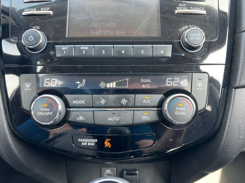 Used 2017 Nissan Rogue SV AWD/4WD image 14