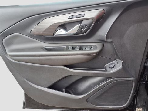 Used 2023 GMC Terrain SLT image 27