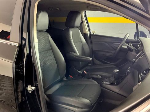 Used 2022 Buick Encore Preferred image 9