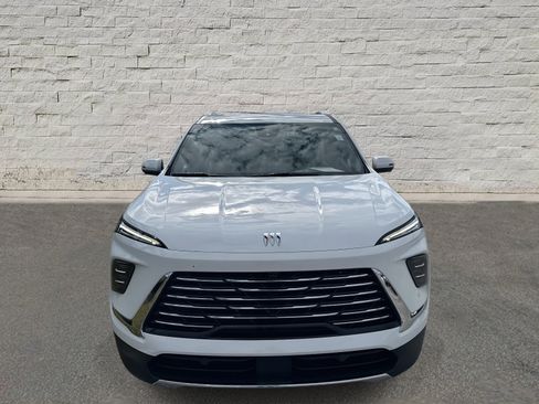 Used 2025 Buick Enclave Preferred image 8