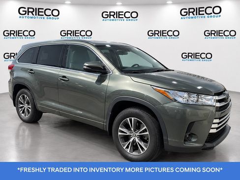 Used 2017 Toyota Highlander LE AWD/4WD image 1