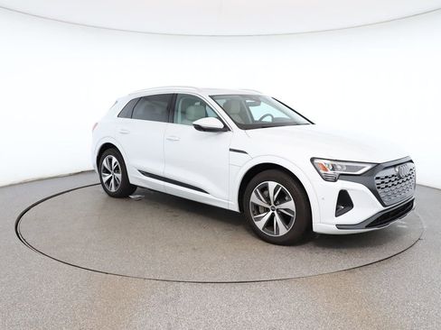 Used 2024 Audi Q8 e-tron Premium Plus w/ Premium Plus Package image 7