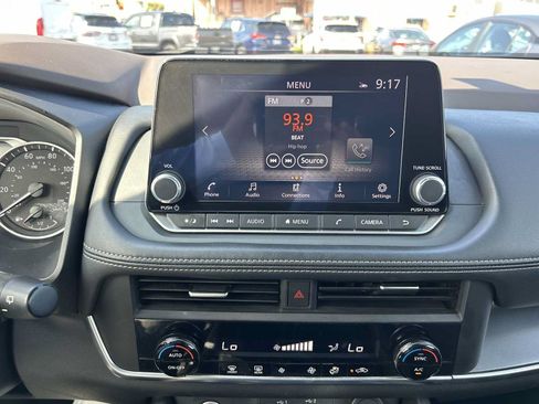 Used 2023 Nissan Rogue SV AWD/4WD image 12