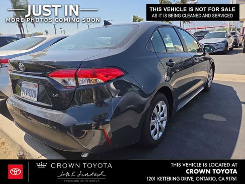 Used 2025 Toyota Corolla LE FWD image 2
