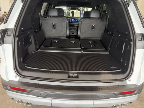 New 2026 Chevrolet Traverse LT w/ Driver Confidence Package AWD/4WD image 9