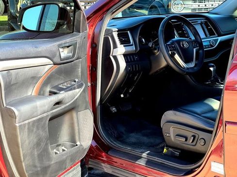Used 2015 Toyota Highlander XLE image 8
