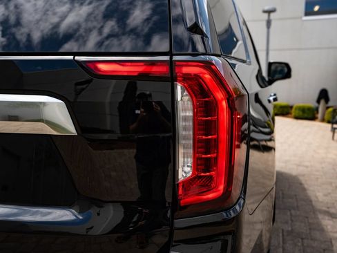 Used 2023 GMC Yukon Denali AWD/4WD image 9