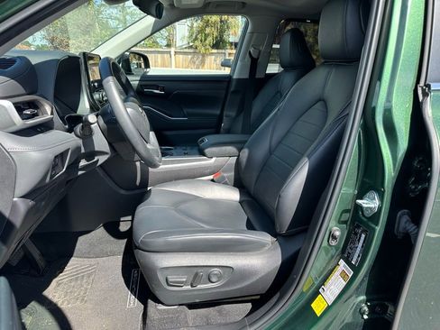 Certified 2023 Toyota Highlander XLE image 10