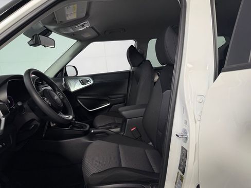 Used 2025 Kia Soul LX FWD image 22