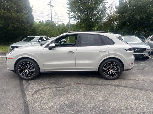 Certified 2026 Porsche Cayenne AWD/4WD image 3