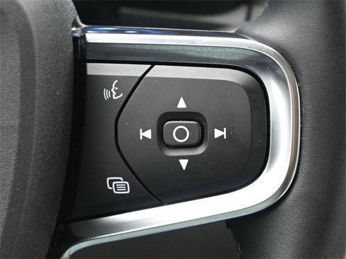 Used 2023 Volvo XC40 B5 Ultimate w/ Protection Package Premier image 25