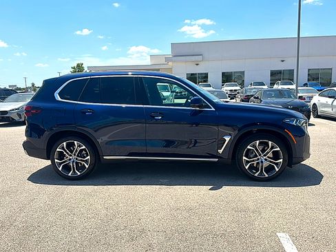 Used 2025 BMW X5 xDrive40i w/ Premium Package AWD/4WD image 9