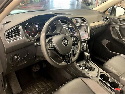 Used 2021 Volkswagen Tiguan SE image 13