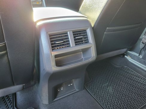 Used 2022 Volkswagen Atlas Cross Sport SEL image 15