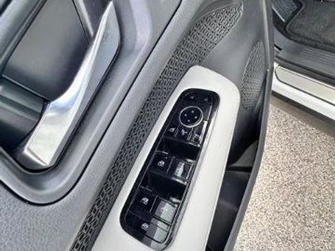 Certified 2023 Nissan Ariya FWD image 24