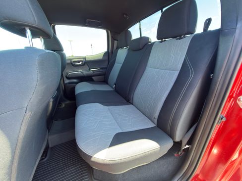 Used 2020 Toyota Tacoma TRD Sport AWD/4WD image 17