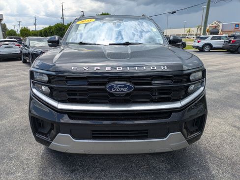 Used 2025 Ford Expedition Max Platinum AWD/4WD image 9