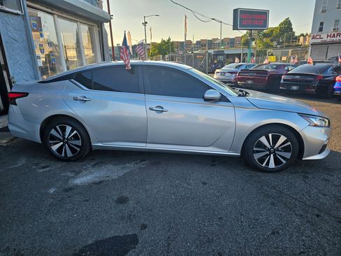 Used 2022 Nissan Altima 2.5 SV image 3