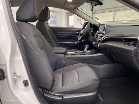Used 2025 Nissan Altima 2.5 SV image 18