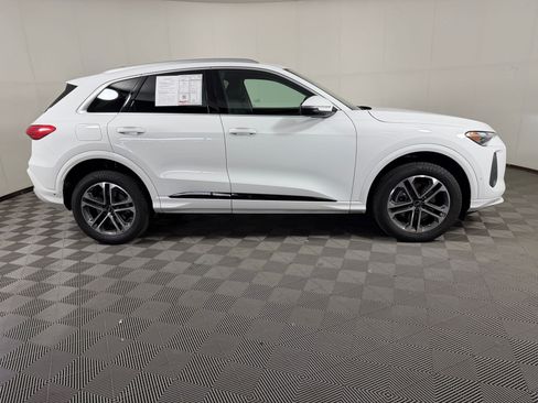 Used 2025 Audi Q5 Premium w/ Convenience Package AWD/4WD image 8