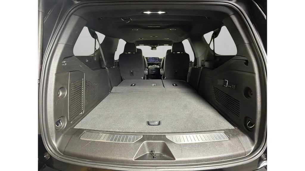 Used 2026 Chevrolet Suburban Premier AWD/4WD image 31
