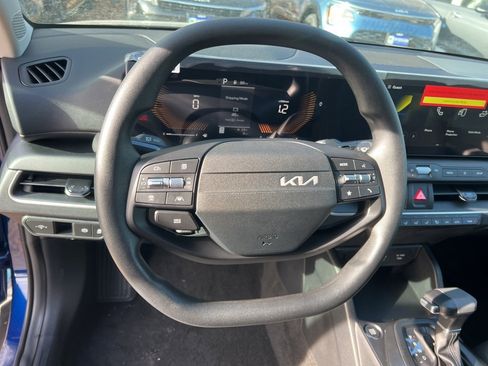 New 2025 Kia K4 LXS image 9