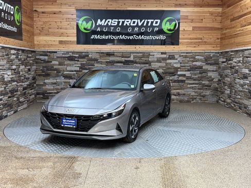 Certified 2023 Hyundai Elantra SEL w/ Convenience Package image 4