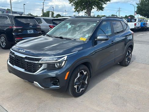 Certified 2025 Kia Seltos S FWD image 3