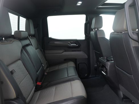 Used 2022 Chevrolet Silverado 1500 ZR2 w/ Technology Package image 14