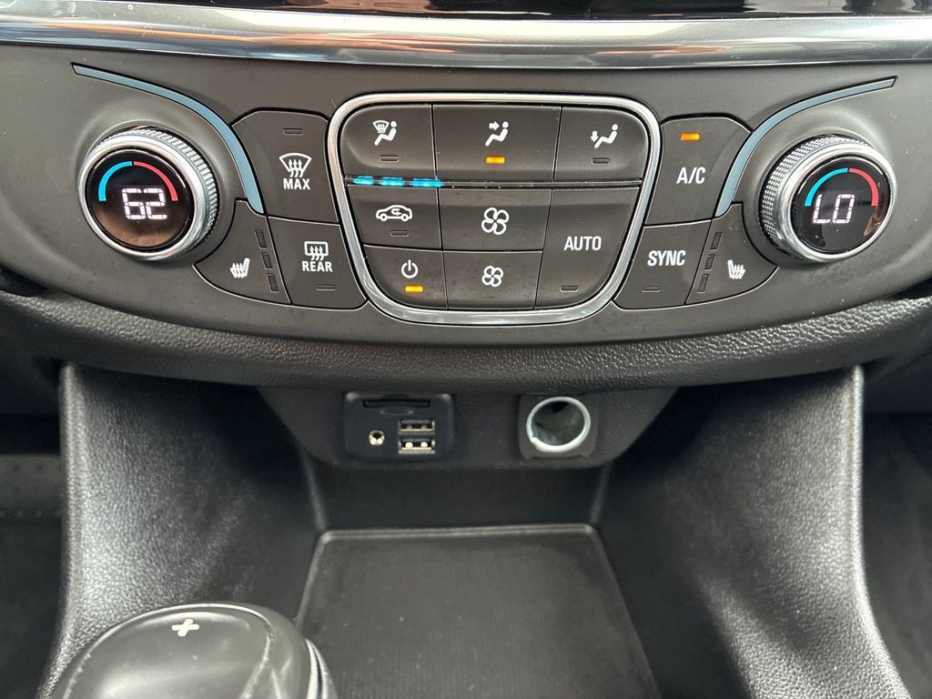 Used 2020 Chevrolet Traverse LT w/ LT Premium Package AWD/4WD image 20