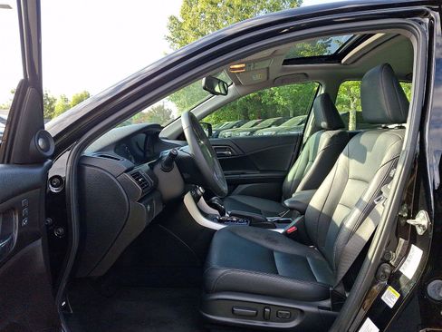 Used 2015 Honda Accord Touring image 13