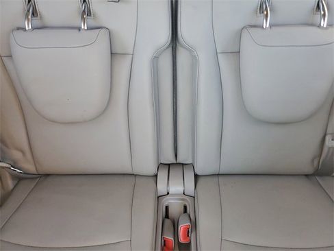 Used 2011 Toyota Highlander 4WD image 8