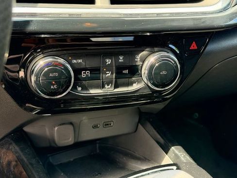 Used 2024 Chevrolet Trax RS w/ Sunroof Package FWD image 15