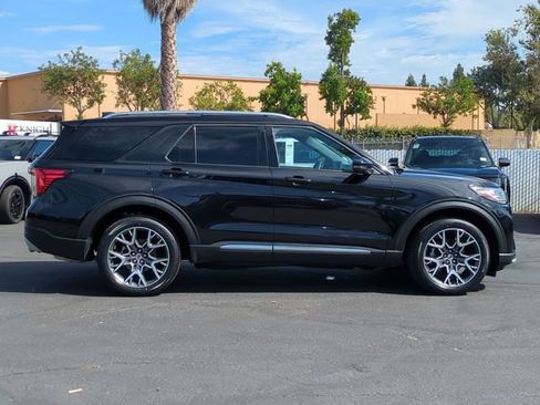 Used 2025 Ford Explorer Platinum w/ Ultimate Package AWD/4WD image 2
