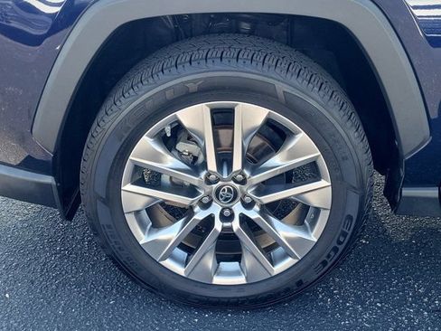 Used 2019 Toyota RAV4 XLE Premium w/ Cold Weather Package AWD/4WD image 30