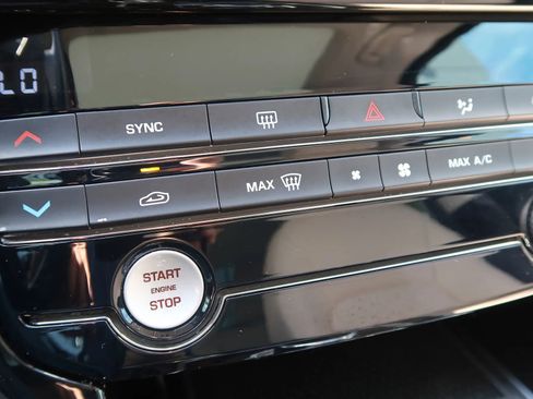 Used 2018 Jaguar XE image 32