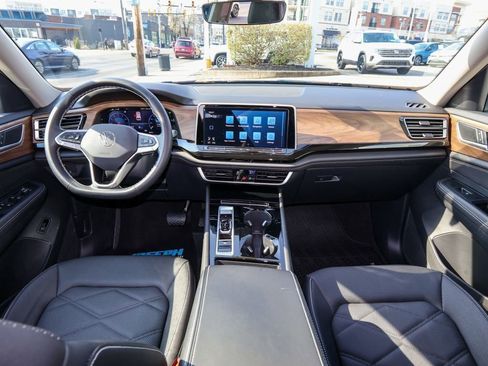Certified 2025 Volkswagen Atlas SE image 19