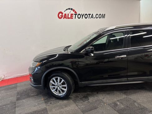 Used 2017 Nissan Rogue SV image 5