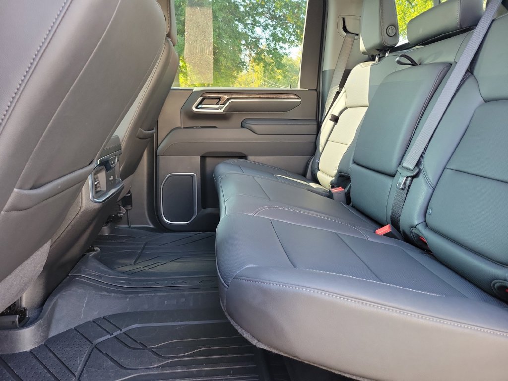 Used 2025 Chevrolet Silverado 3500 LTZ w/ LTZ Convenience Package AWD/4WD image 19