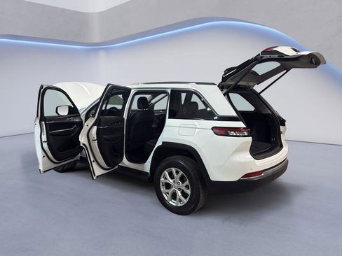 Used 2023 Jeep Grand Cherokee Limited image 11