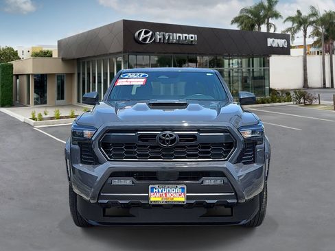 Used 2025 Toyota Tacoma TRD Sport AWD/4WD image 8