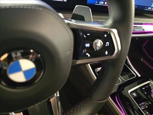 Used 2025 BMW 740i xDrive AWD/4WD image 20