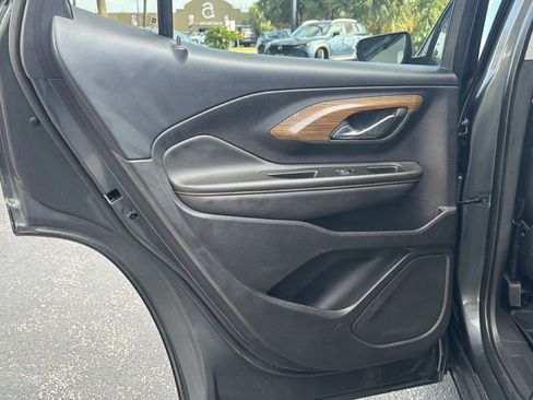 Used 2020 GMC Terrain SLE w/ Driver Convenience Package FWD image 23