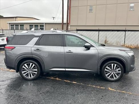 Used 2022 Nissan Pathfinder Platinum w/ Cargo Package FWD image 13
