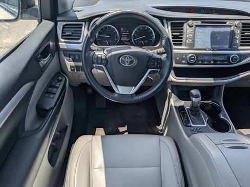 Used 2017 Toyota Highlander XLE AWD/4WD image 15