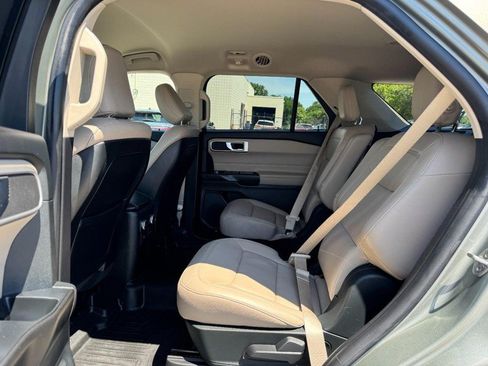 Used 2020 Ford Explorer XLT w/ Equipment Group 202A AWD/4WD image 12