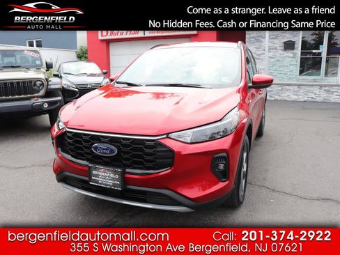 Used 2025 Ford Escape ST-Line Select AWD/4WD image 1